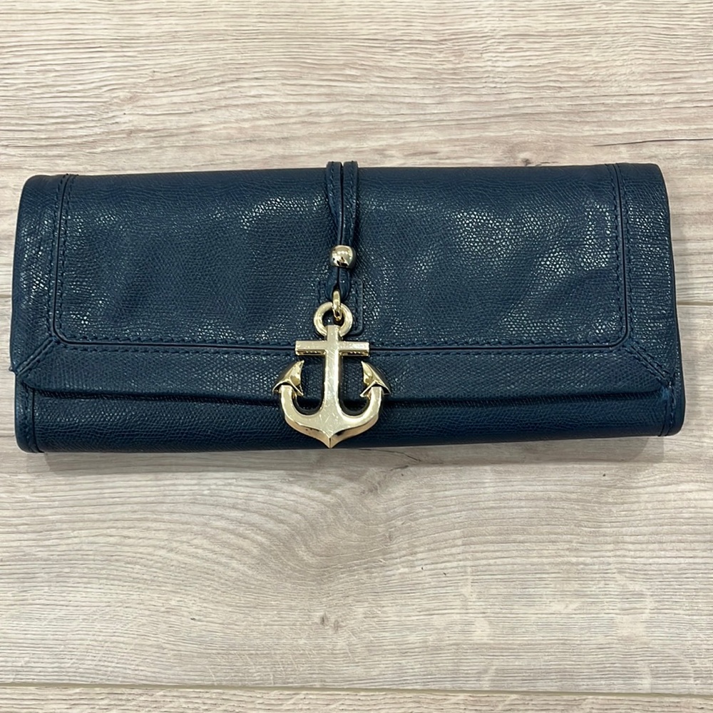 JUICY COUTURE NAVY BLUE LEATHER CLUTCH BAG. DUST BAG INCLUDED